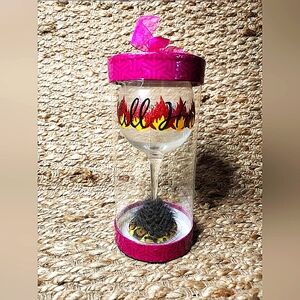 NEW! MINX Collector's WINE Glass "STILL HOT, IT JUST COMES IN FLASHES" 18oz Gift
